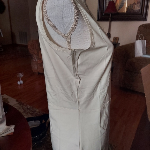 Ladies sleeveless leather edge stitching top - Picture 3 of 5